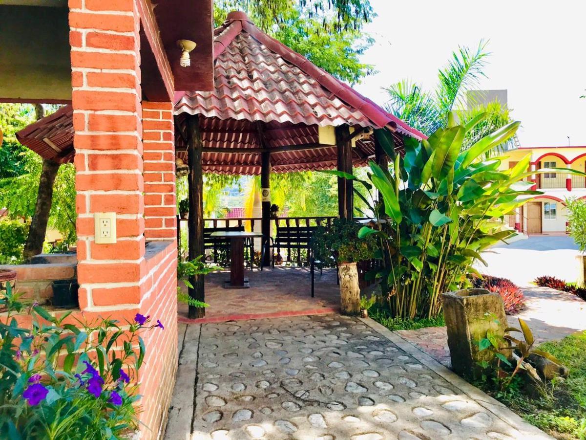 Hotel Y Restaurante Villas Del Sol Jalpan Exteriör bild